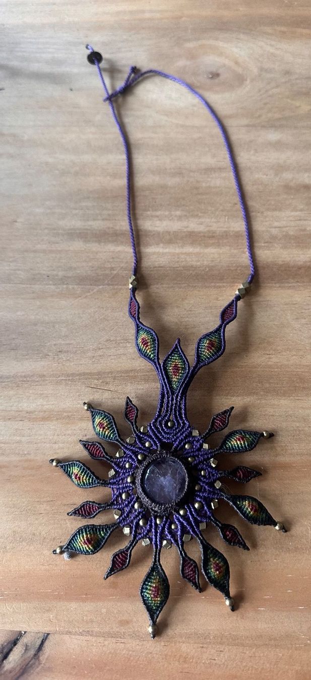 : Einzigartige Makramee-Kette mit Amethyst (neu) – Nuovo e nell'imballaggio originale da Muri AG venduto da Shoshana5 3