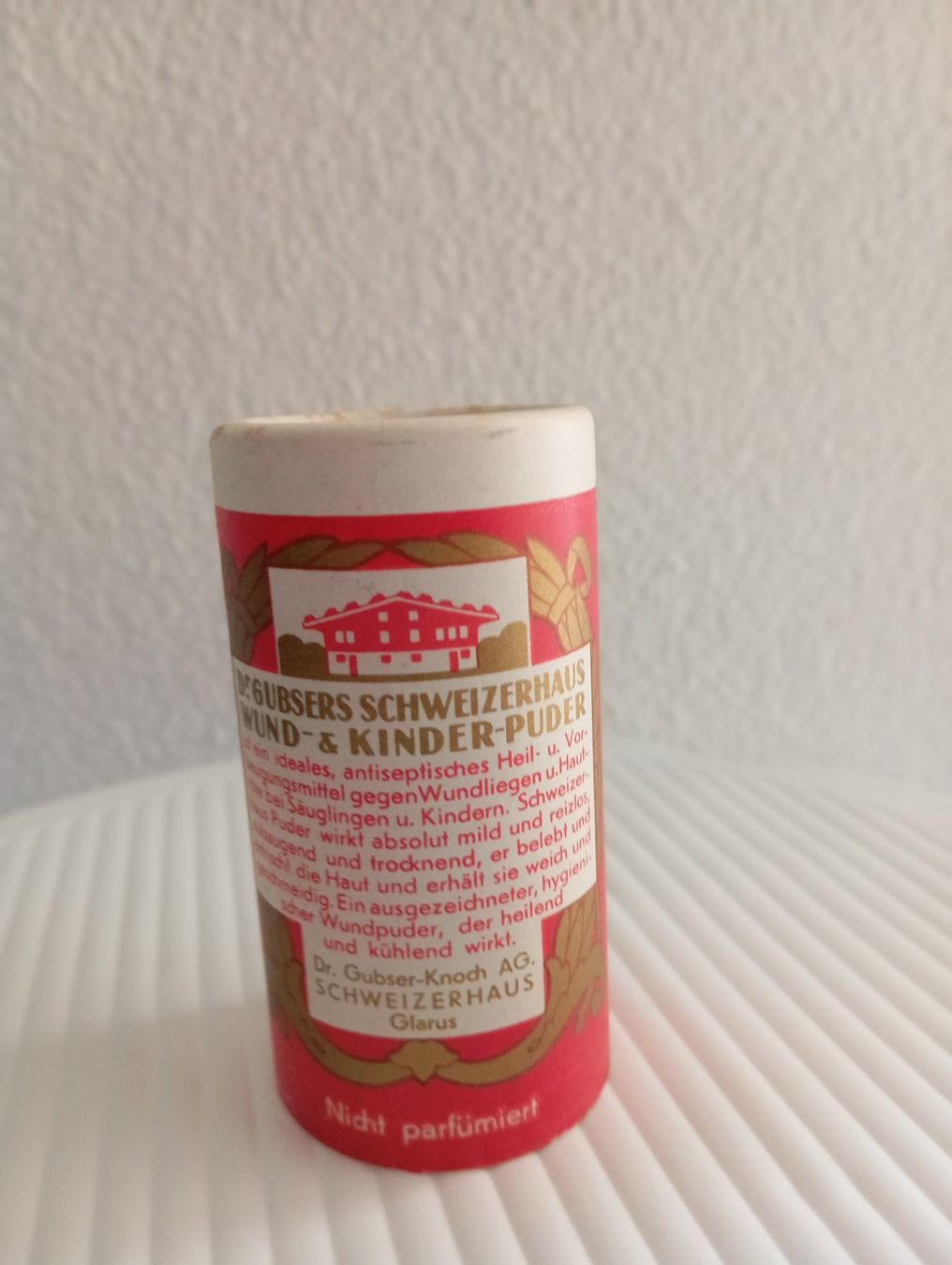Altro in Decorazioni & Accessori: Antike ungeöffnete Wund- Kinder-Puder-Dose – Usato da Oberägeri venduto da baerghuus