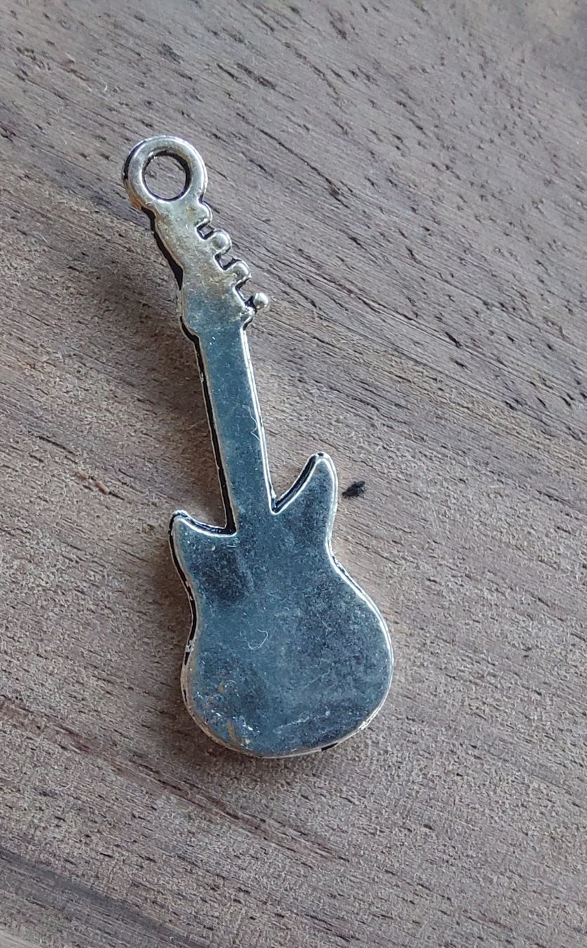Ciondoli: Charm Anhaenger Guitar neuwertig – Nuovo (secondo la descrizione) da Horgen venduto da zur_jq85 2