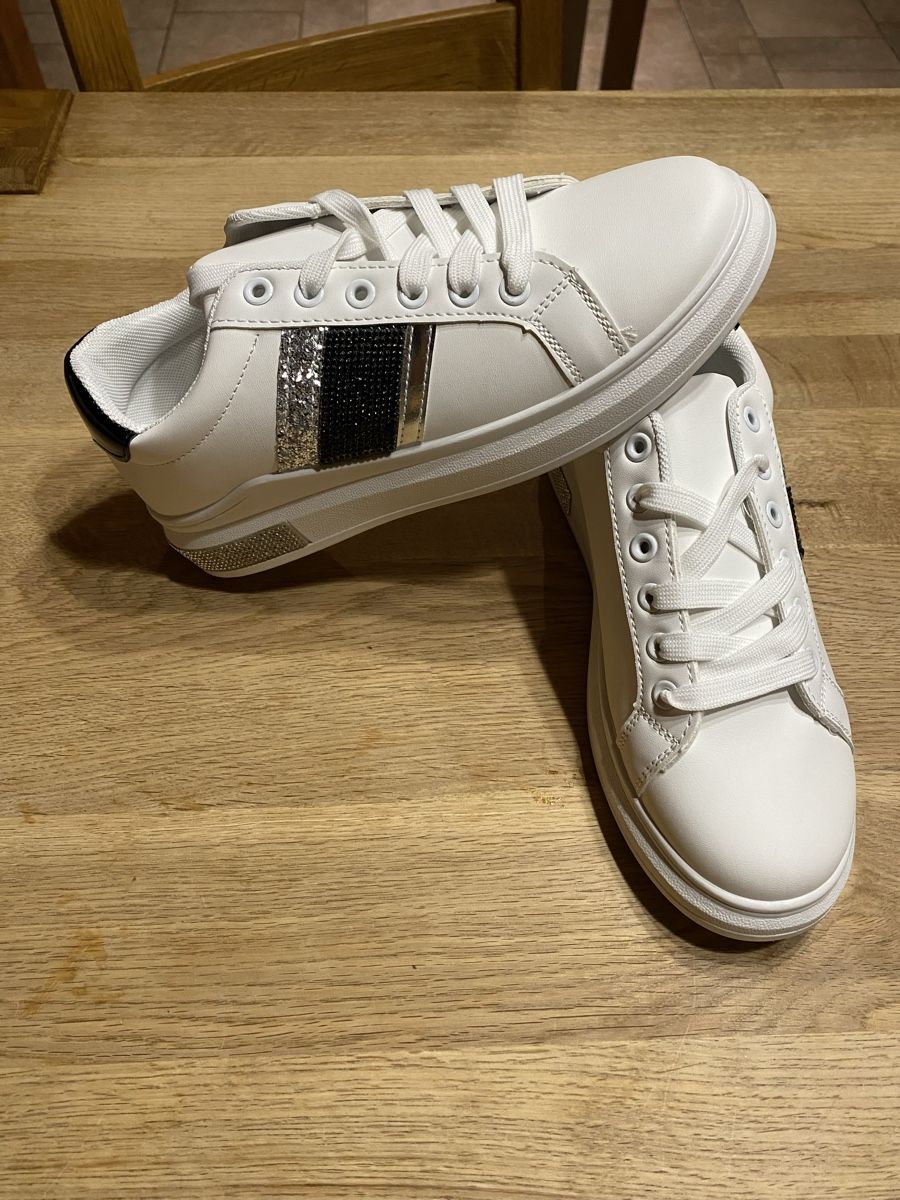 Scarpe da donna: LIQUIDATION Baskets blanches avec brillants NEUVES Taille 39 – Nuovo (secondo la descrizione) da Genève venduto da pilarina 2