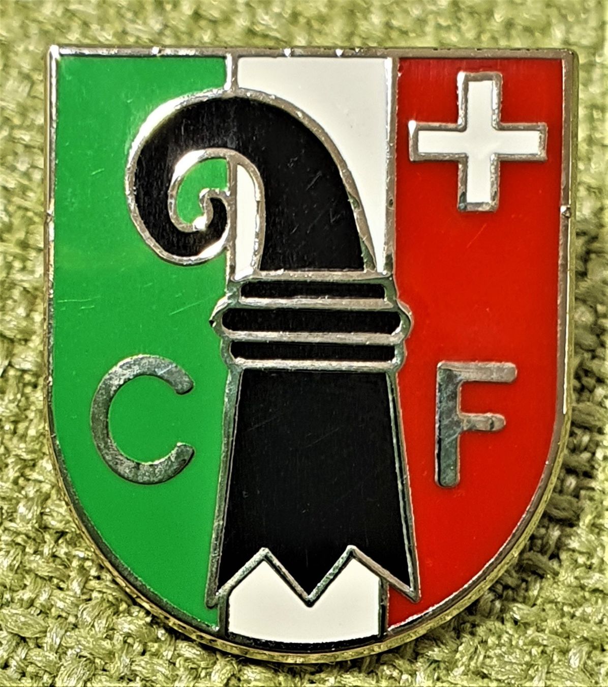 Placchette & Badge: O820 - Pin CF Basel Neuenburg Neuchâtel – Usato da Reinach BL venduto da Boston-Verkauf