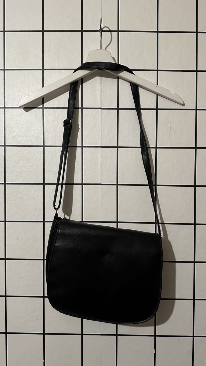 Borse: Chic black crossbody bag – Usato da Genève venduto da ravehotline