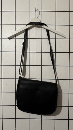 Chic black crossbody bag