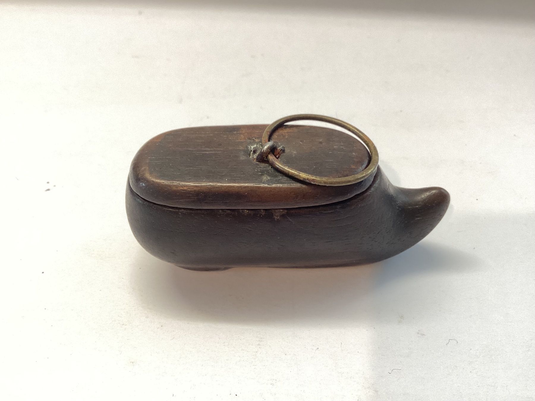 Tabacchi: Antike Tabak Dose,  Holz in Form eines Schuhes – Usato da Eglisau venduto da mar_5rn2