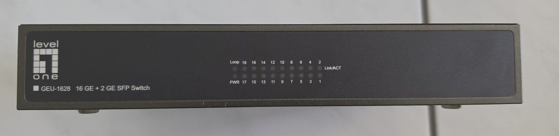 Hubs & Switches: Switch Level ONE GEU-1628 – D'occasion à Witterswil par Regus