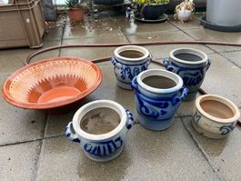 5 Steingut Töpfe und eine Schüssel