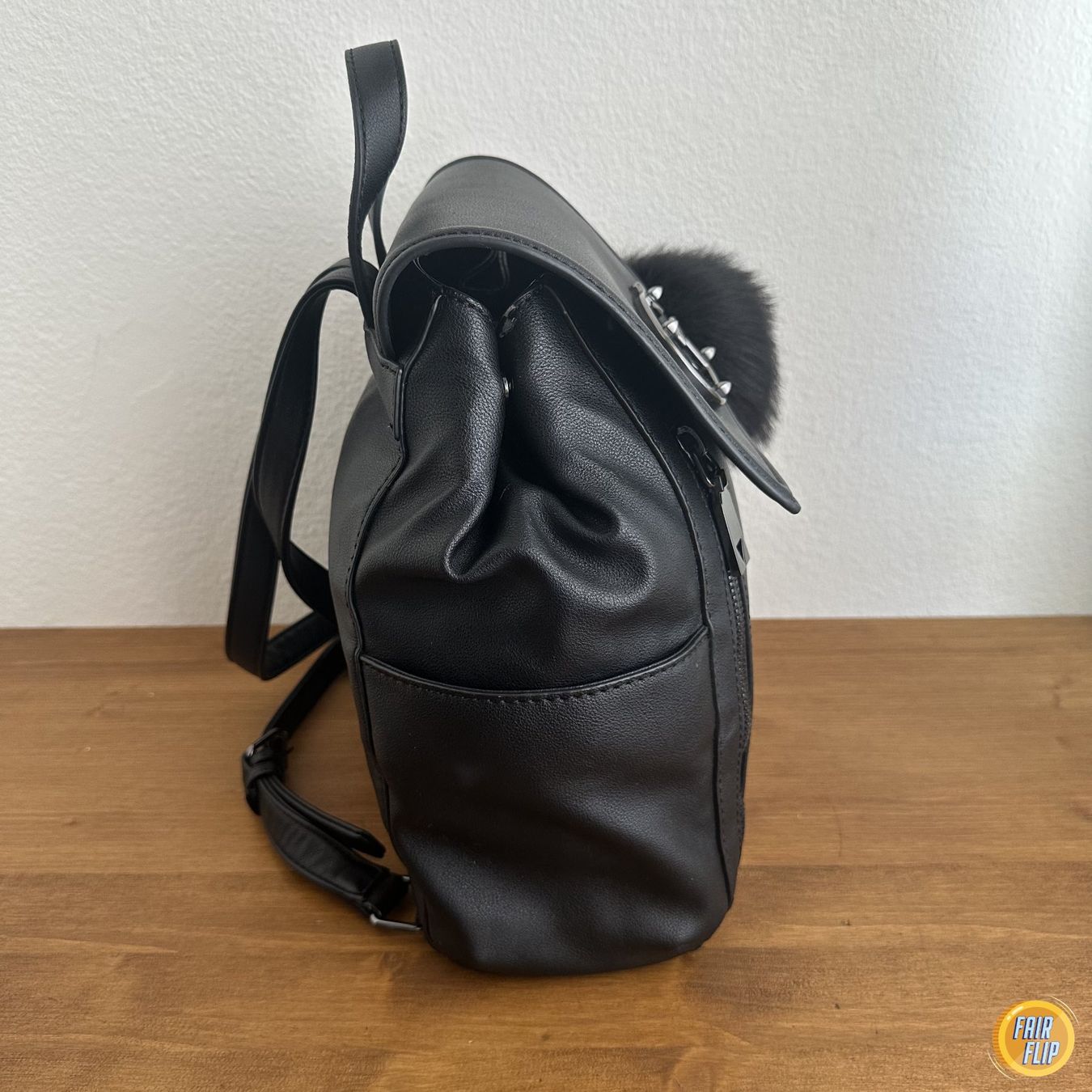Guess Rucksäcke: Guess Rucksack Schwarz – Gebraucht aus Luzern von fairflip 1