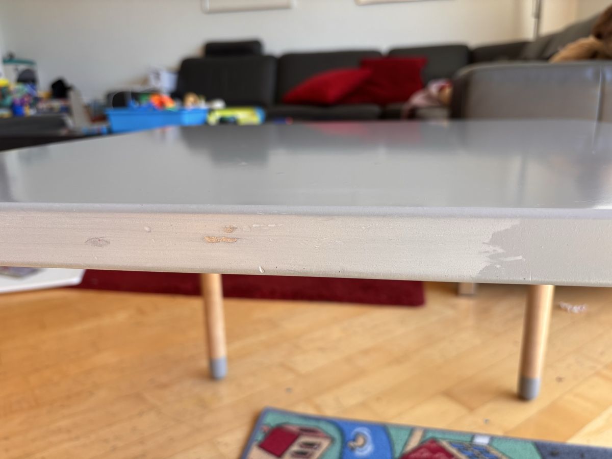 Tische: FLEXA Kindertisch grau mit Holzbeinen – Gebraucht aus Bassersdorf von Andre_g1 4