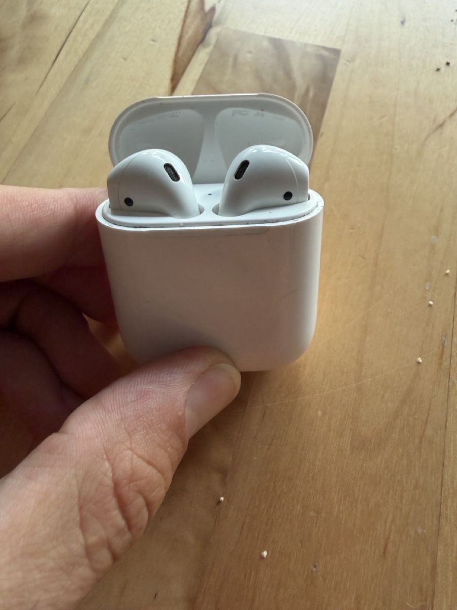 Apple Kopfhörer: Apple AirPods 2nd Gen Used – Gebraucht aus Zürich von aus_r2dq