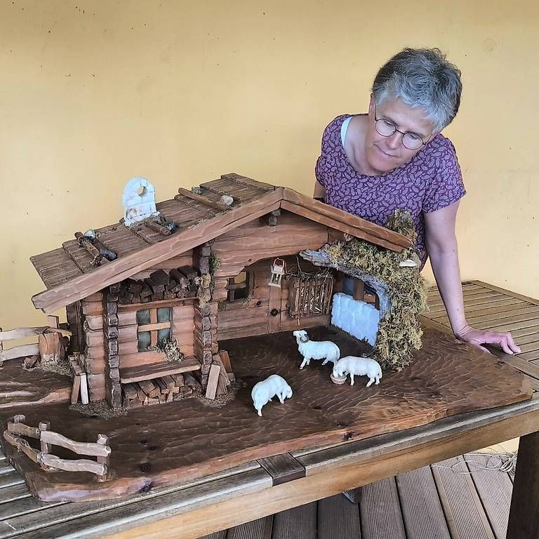 Toutes les décorations: Wunderschöne Weihnachtskrippe mit handgeschnitzten Figuren – D'occasion à Benken SG par chrisfly 2