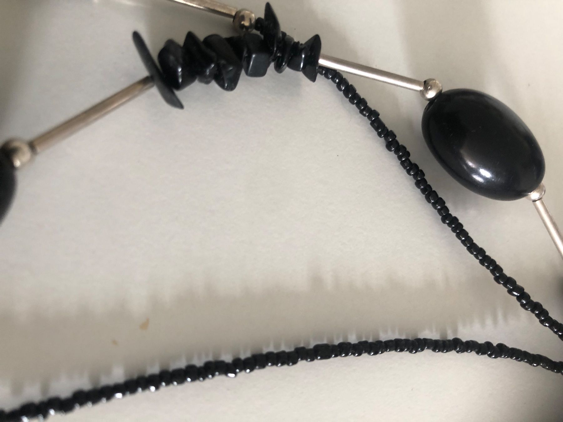 Catenine: Schwarze Dreireihige Kette mit Anhänger – Usato da Kaltbrunn venduto da lagone1 3