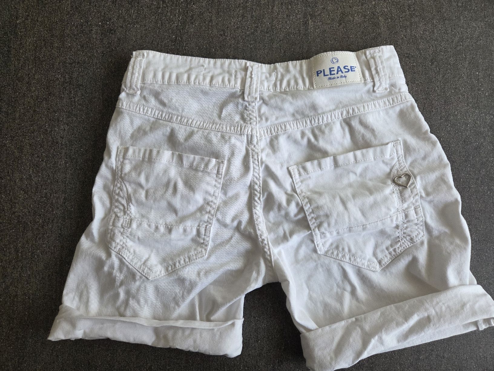 Please Jeans Pantaloni: Please Shorts weiss, Grösse XS – Usato da Mels venduto da Melina3 1