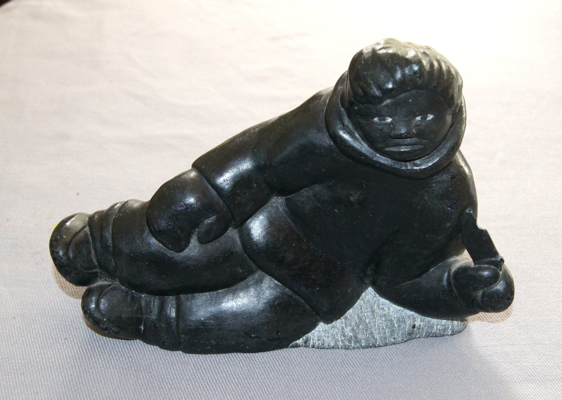 Statuette: Eskimo-/Inuit-Junge mit Messer – Usato da Geroldswil venduto da ARTEFACTO