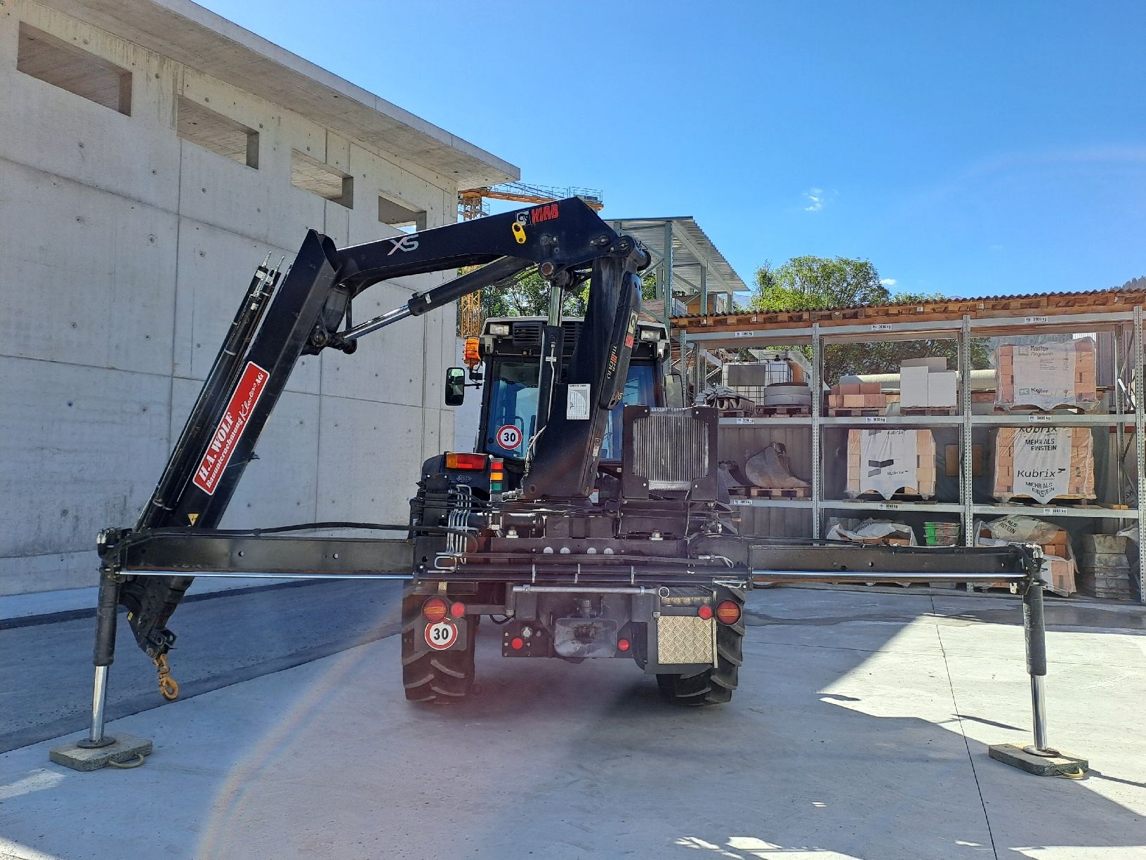 Trattori: Traktor Hürlimann XT 130 mit Hiab Kran – Usato da Klosters Dorf venduto da urs_r99w 2