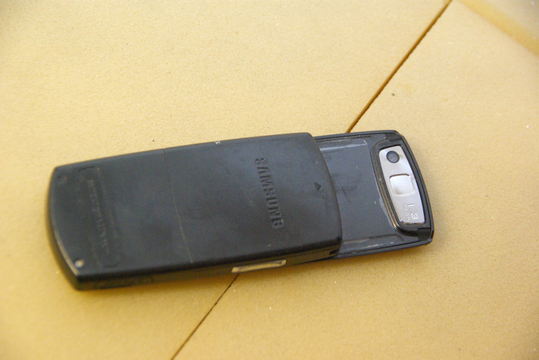 Samsung Handys / Smartphones: SAMSUNG SGH-J700 Slider-Design – Defekt aus Herisau von Cevianer1844 4