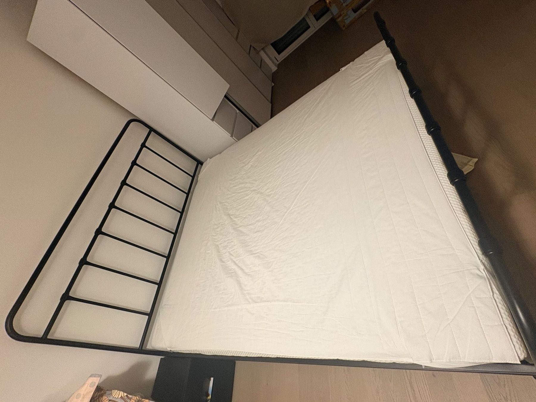 Ikea Betten: IKEA King size bed, single king size mattress and protector – Gebraucht aus Zürich von akh_7xjv 5