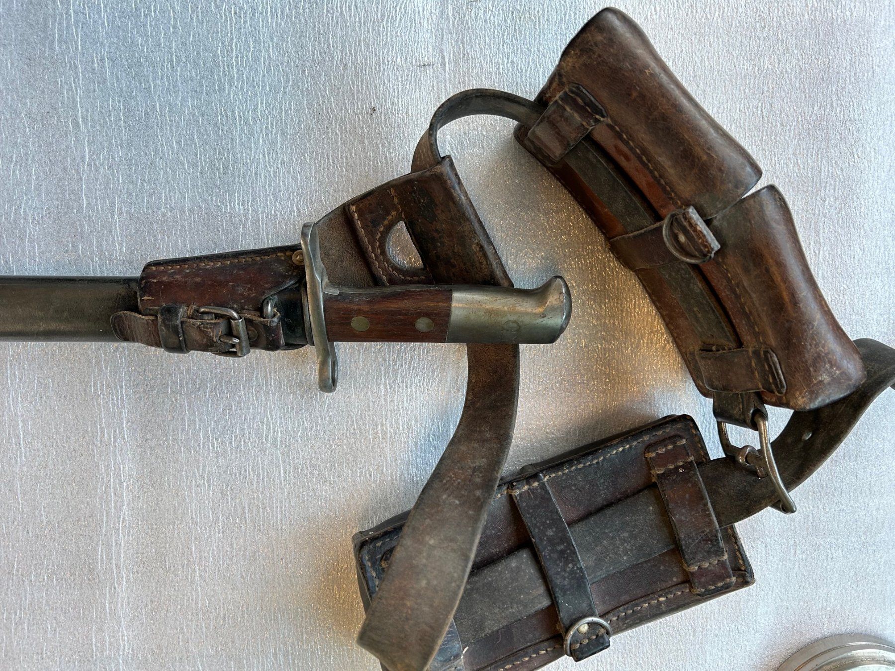 Schweizer Armee Stichwaffen: Schweizer Bajonett Elsener mit Tragegestell, Leder, alt – Gebraucht aus Titterten von Ameanrio 5