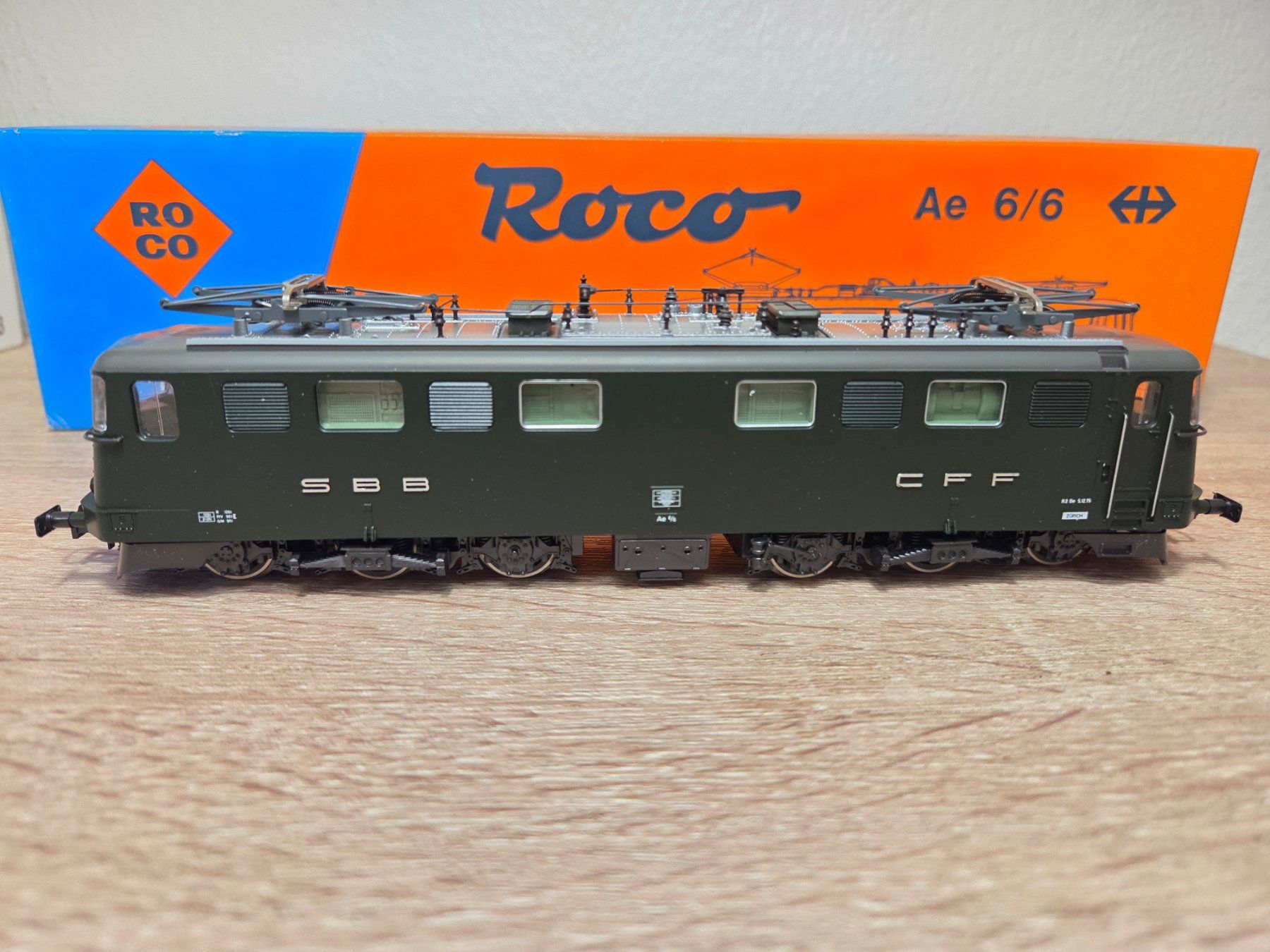 Roco Modellini di ferrovie: Roco 43535 E-Lok Ae 6/6 SBB H0 (1) – Usato da St-Aubin-Sauges venduto da Lo_Go 1