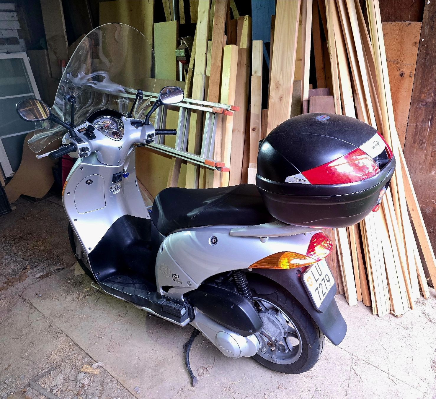 Honda Scooters: Honda NES 125. Frisch ab MFK – D'occasion à Hasle LU par stupero