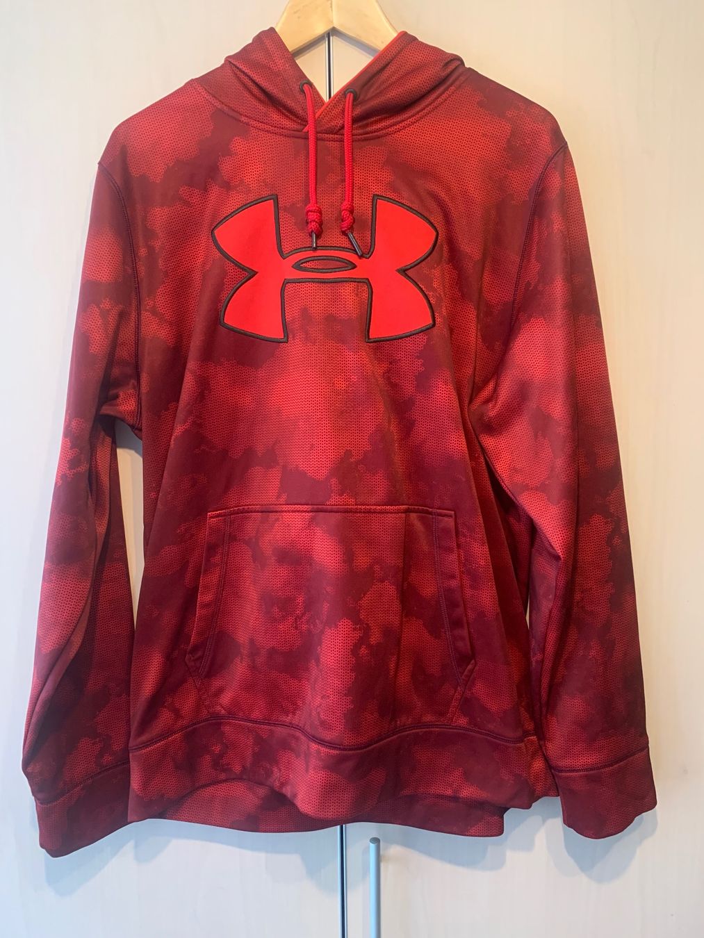 Under Armour Maglioni & Felpe: Under Armour Kapuzenpullover, Rot, Grösse L – Usato da Rosshäusern venduto da MiJoDoOl
