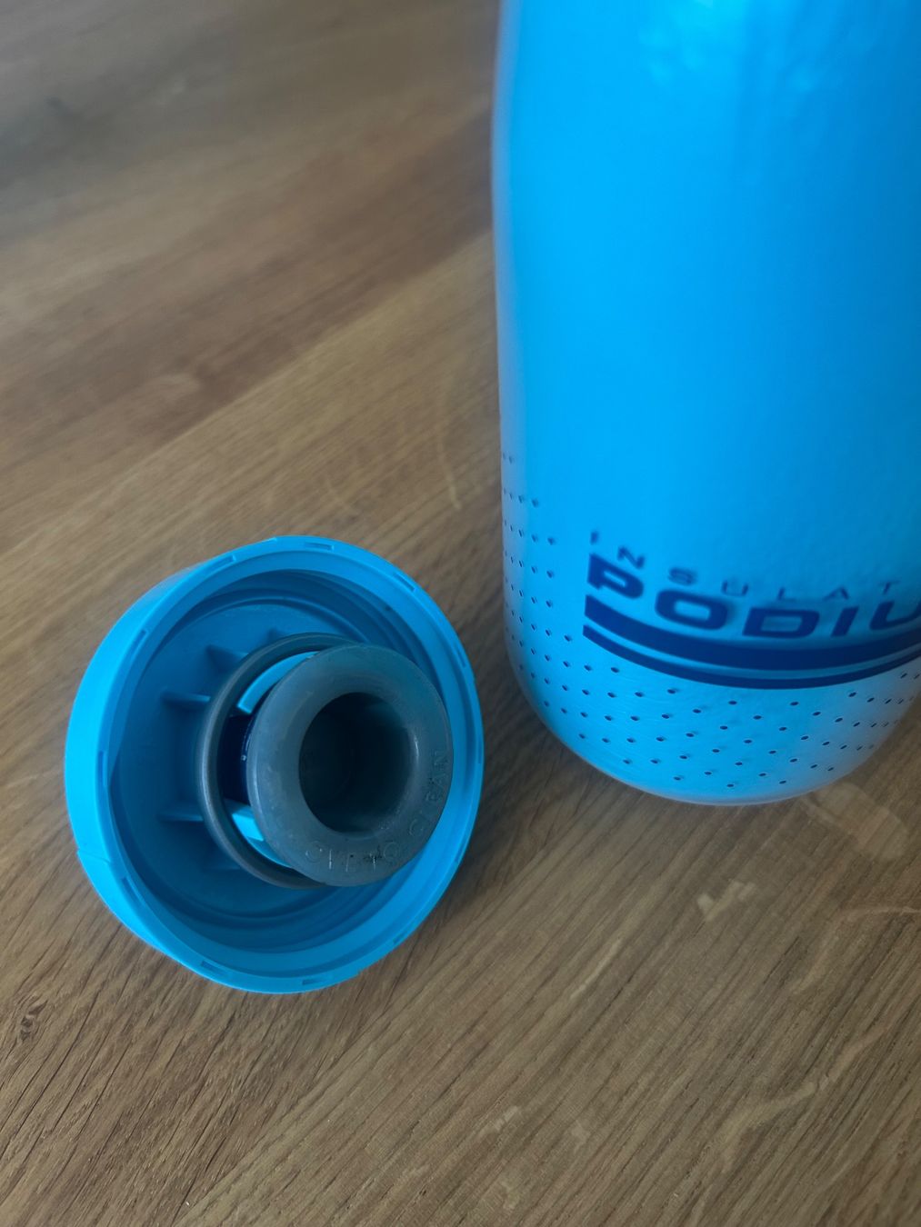 Camelbak Trinkflaschen & Thermosflaschen: CamelBak Podium Chill Trinkflasche, 620ml, blau – Gebraucht aus Basel von Interstellar85 2
