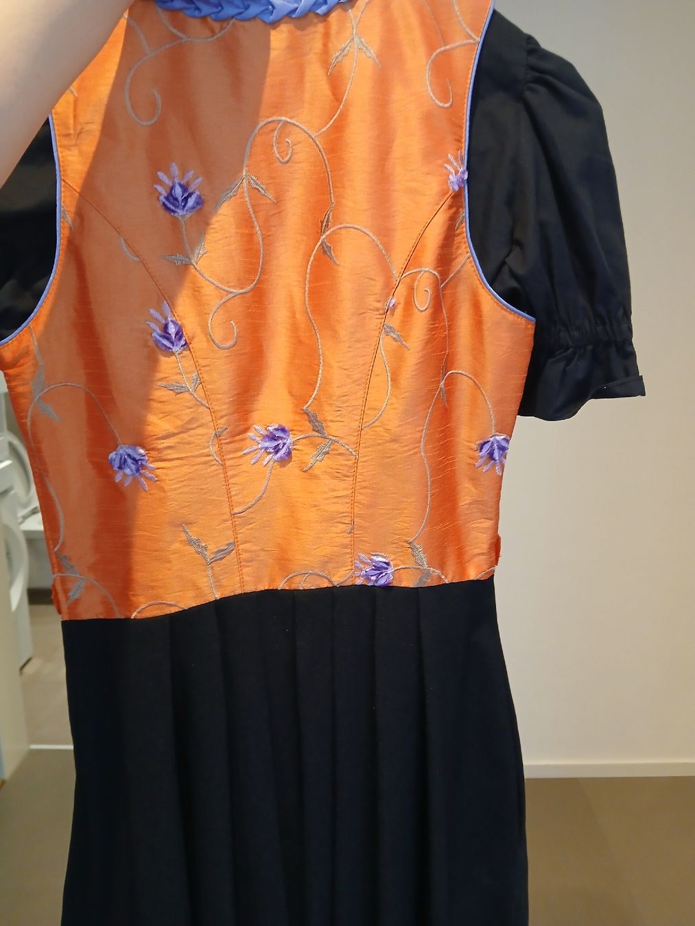 Costumi: Schönes Dirndl Gr. 32 inkl. Bluse und Kette – Nuovo (secondo la descrizione) da Niederrohrdorf venduto da Sabrina1041 5