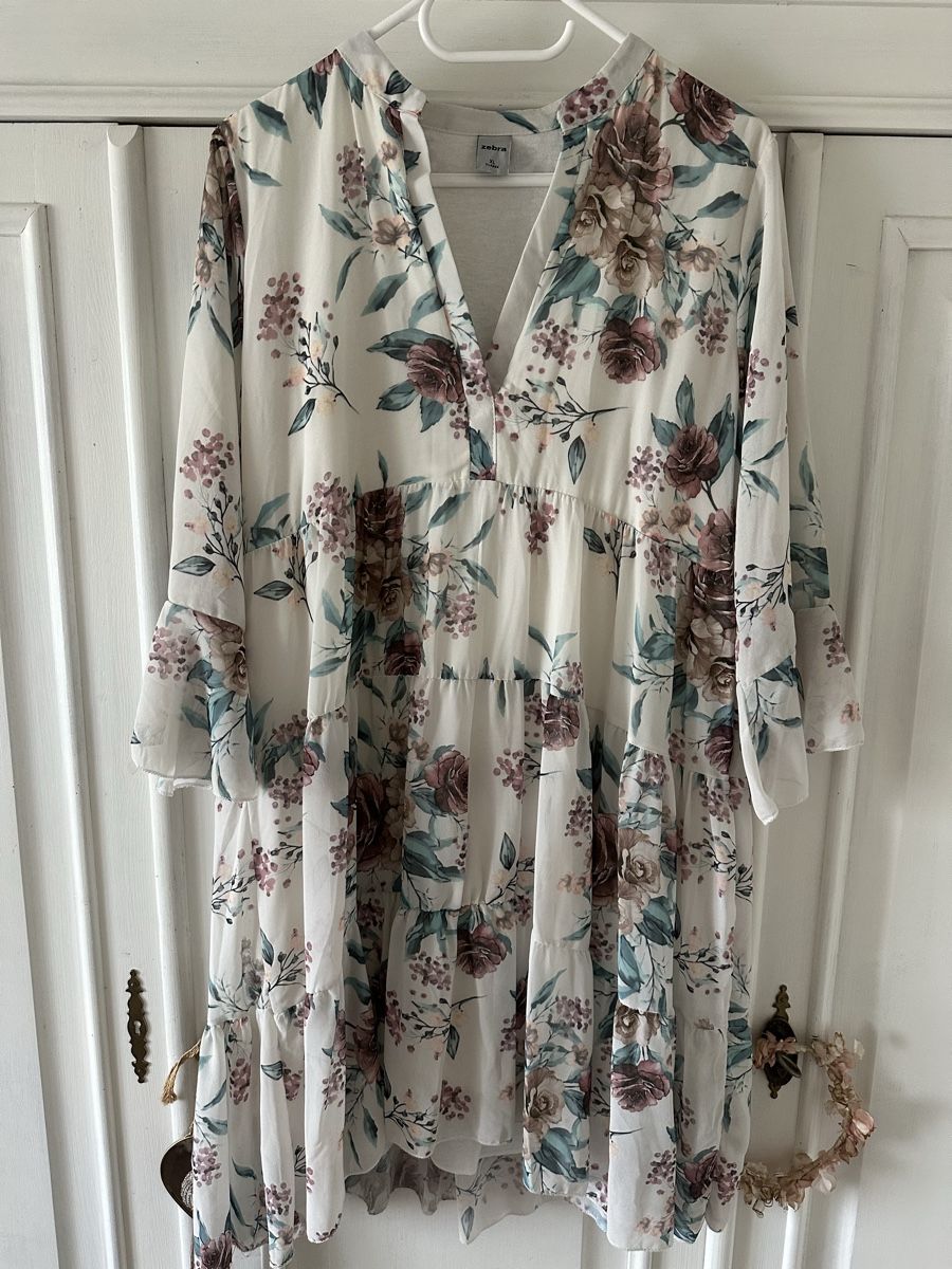 Vestiti: Blütenprachtkleid – Usato da Rüeggisberg venduto da Blume060