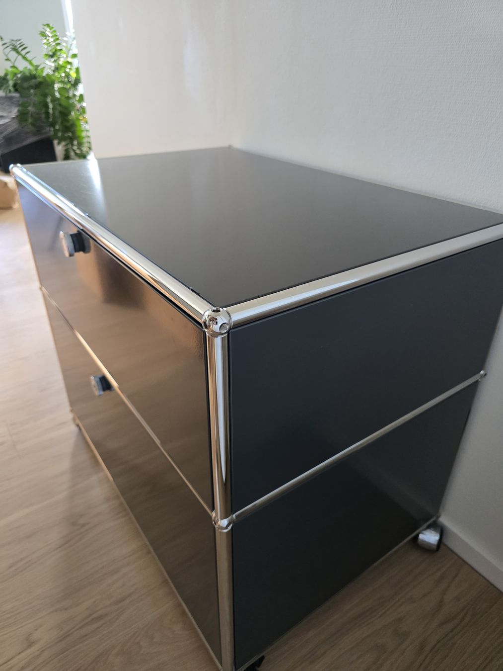USM Scaffali: USM Haller Anthrazit mit Rollen – Usato da Basel venduto da caramello03 2