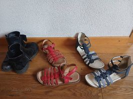 Mächenschuhe / Sandalen Grösse 33 / Gratis - 3.-