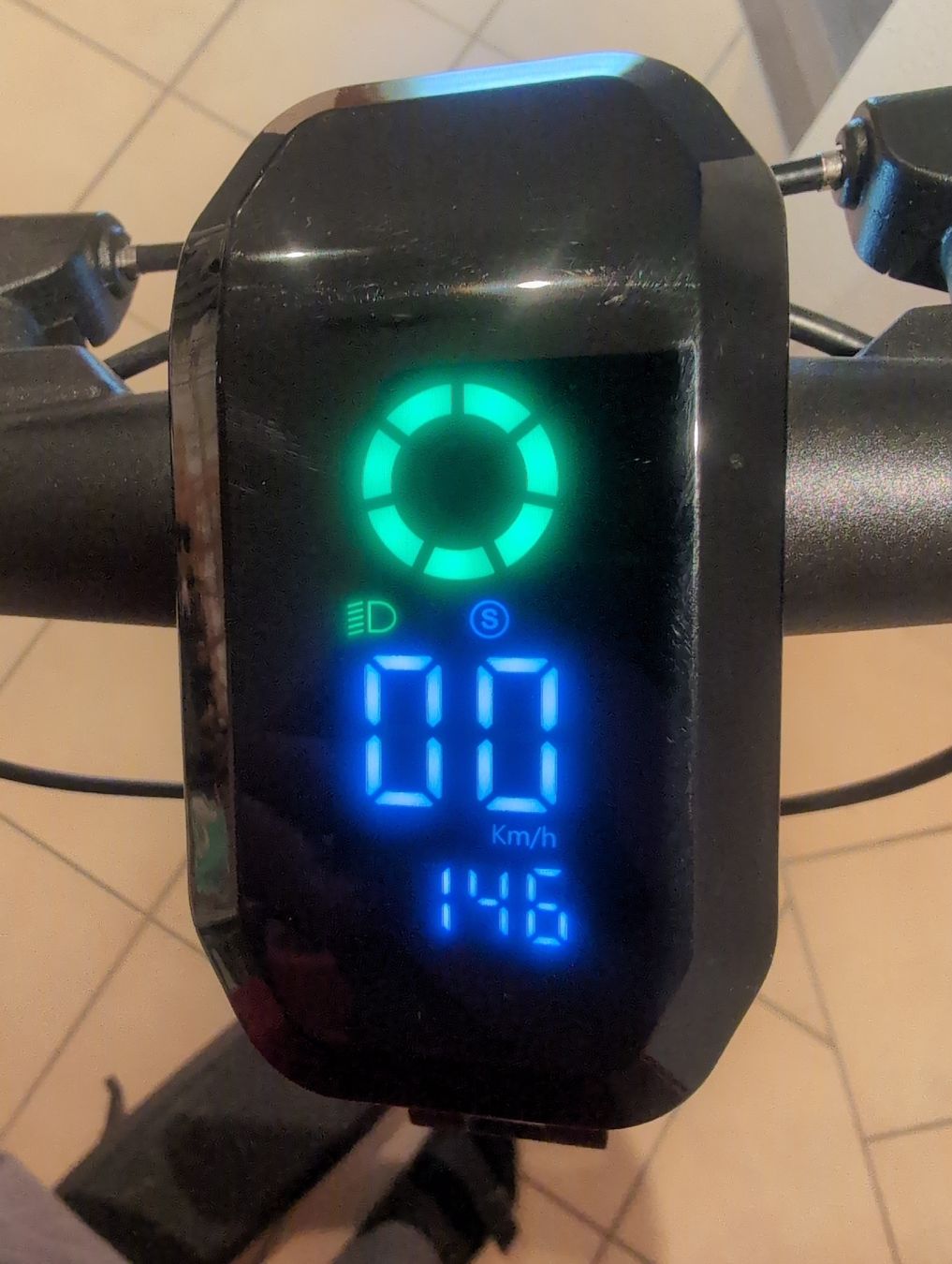 VMAX Kickboard: VMAX VX3 Pro LT E-Scooter schwarz – Usato da Niederneunforn venduto da Scorpion1989 1