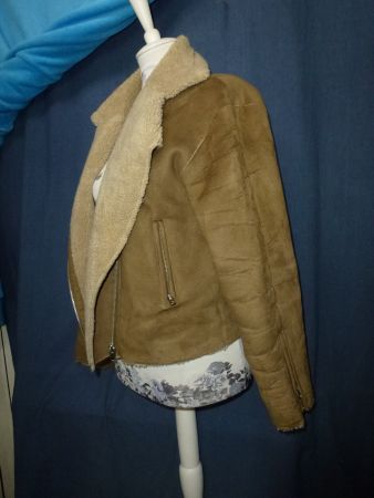 ZARA GR M JACKE KOMPLETT GEFÜTTERT TEDDYPELZ RV KUSCHLIG