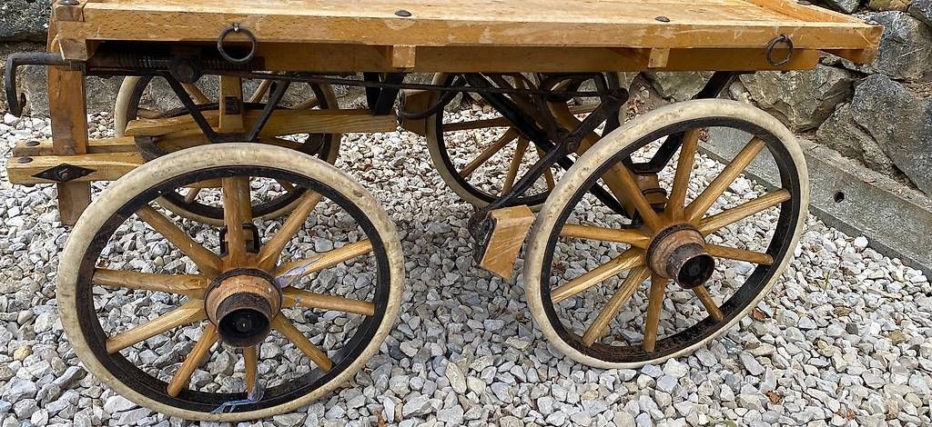Rimorchi: Char en bois – Usato da Corcelles NE venduto da Avossouhaits 2