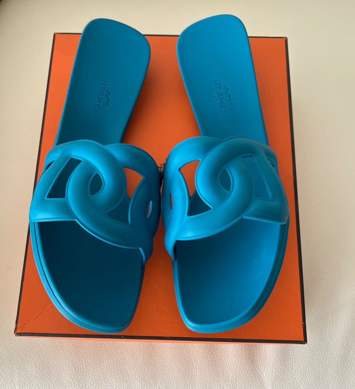 Hermès Chaussures femmes: Hermès Aloha sandals 41 – D'occasion à Neuchâtel par Code001