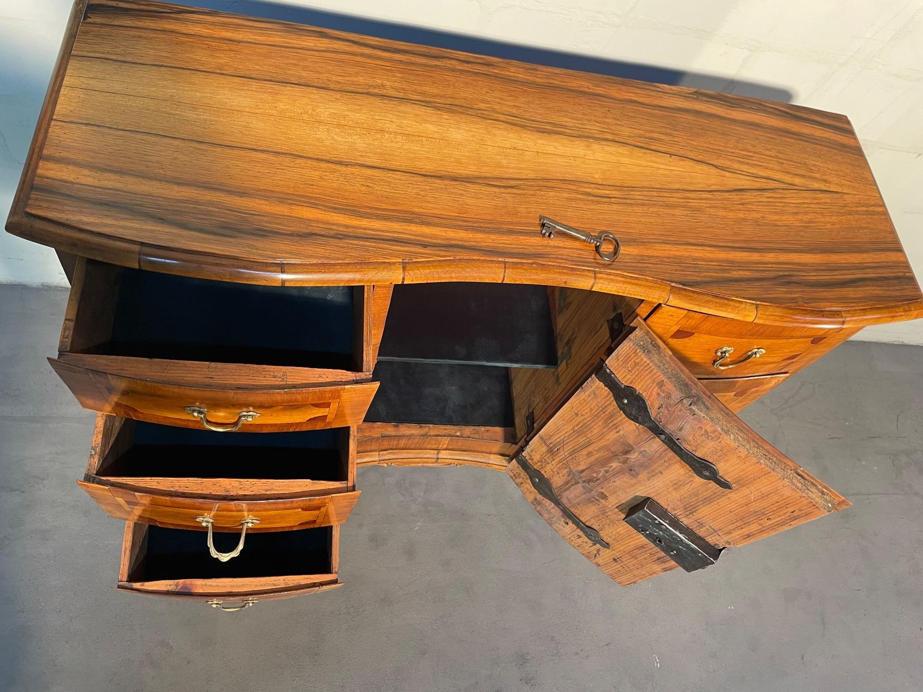 Commodes: Antiker Barock Kommoden. Neue restauriert, mit Schellack – D'occasion à Langendorf par zloker 6