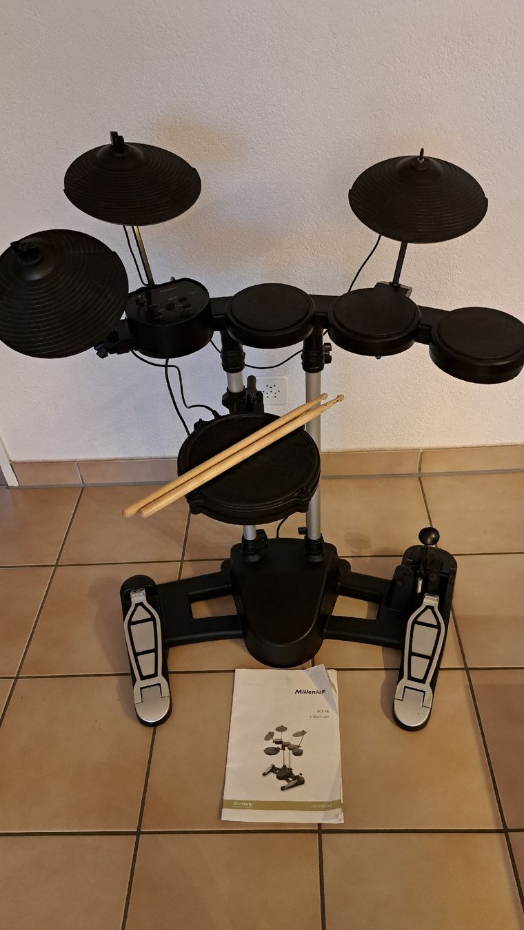 Strumenti musicali: E-DRUM SET/ Millenium HD-50 für Anfängern! – Usato da Weisslingen venduto da venditrice52