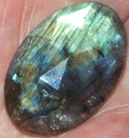 Cabochon L-2245 – Labradorit facettiert 31x22mm