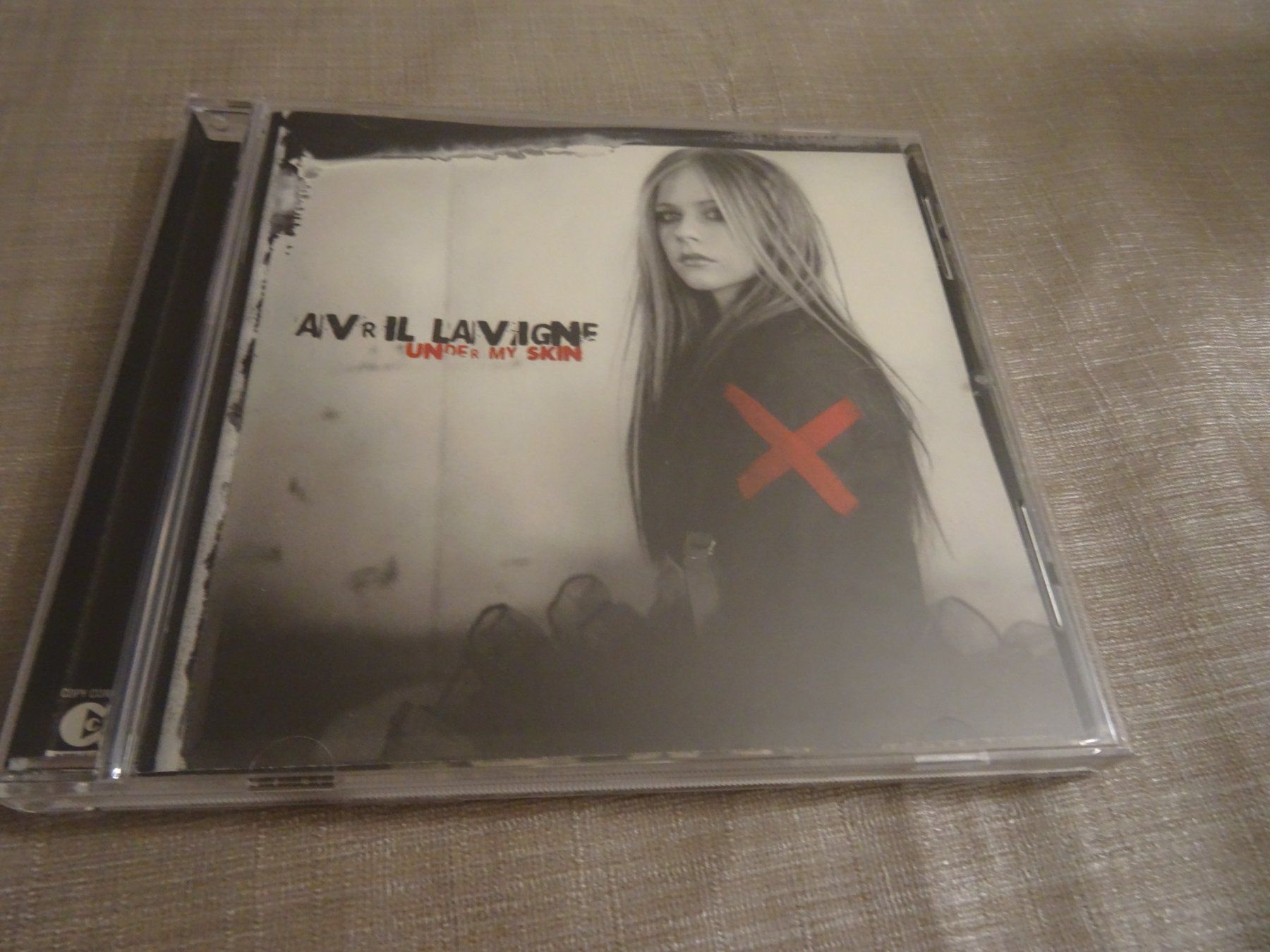 CD: Avril Lavigne CD "Under My Skin" - CD – Usato da Olten venduto da Disc-Ausverkauf