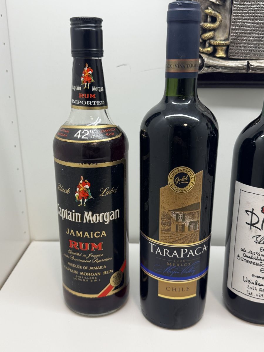 Bevande alcoliche: Captain Morgan Rum, Tarapaca, & Riepl Wein -  – Usato da Schlieren venduto da Eldi84 1