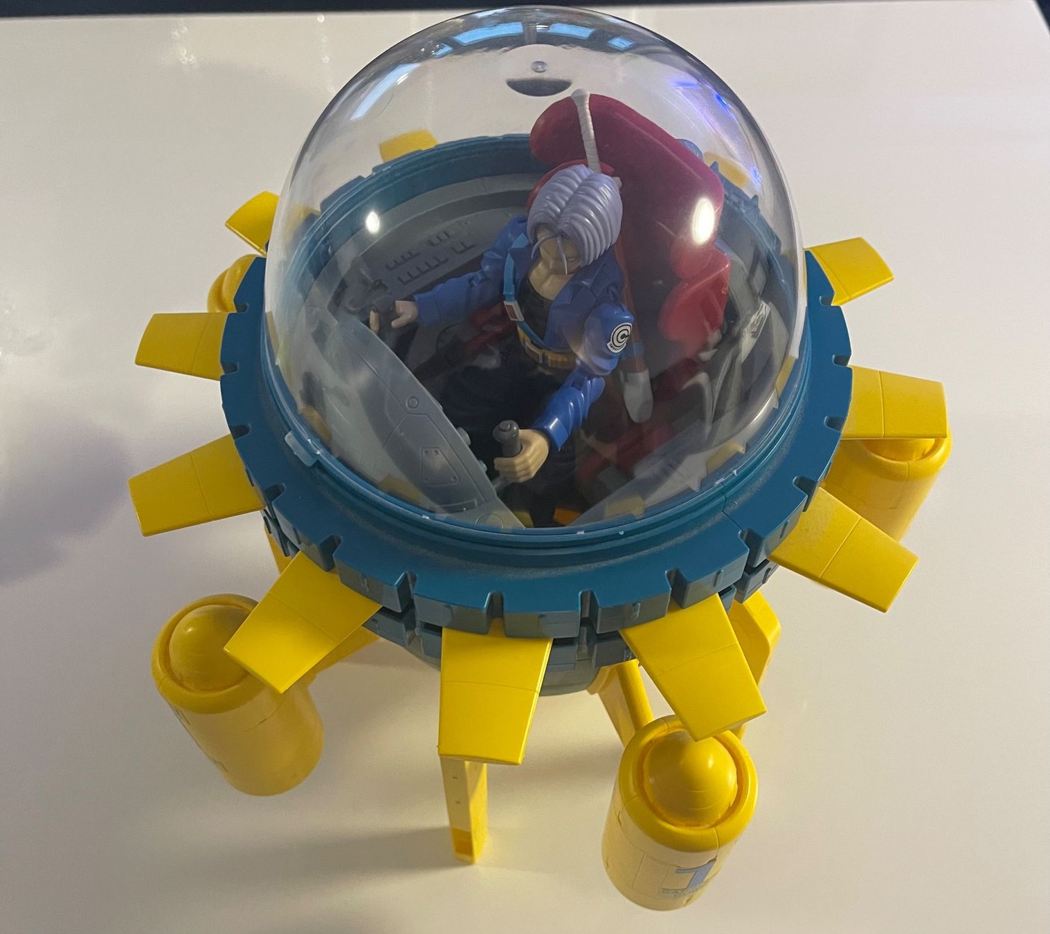 Bandai Statuette: Dragon Ball Z Plastic Model Kit Time Machine + Trunks – Nuovo (secondo la descrizione) da Dietikon venduto da Tekru