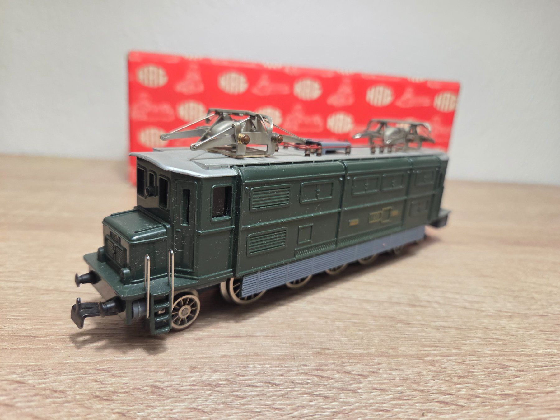 Hag Modellini di ferrovie: Hag 140 E-Lok Ae 4/7 SBB H0 – Usato da St-Aubin-Sauges venduto da Lo_Go 2