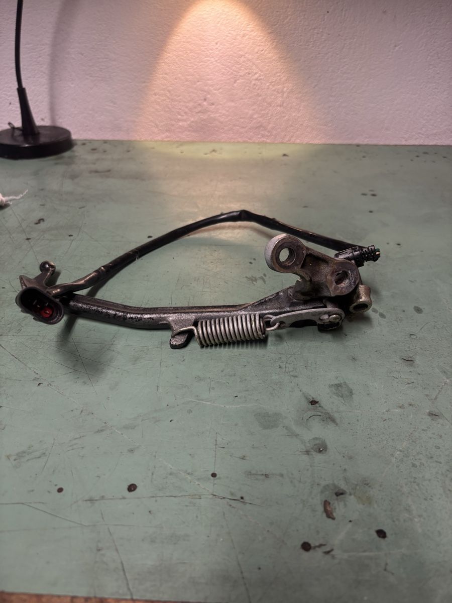 Ducati Tutti i ricambio per moto: Ducati monster béquille latéral – Usato da Mézières VD venduto da P-M-C 1