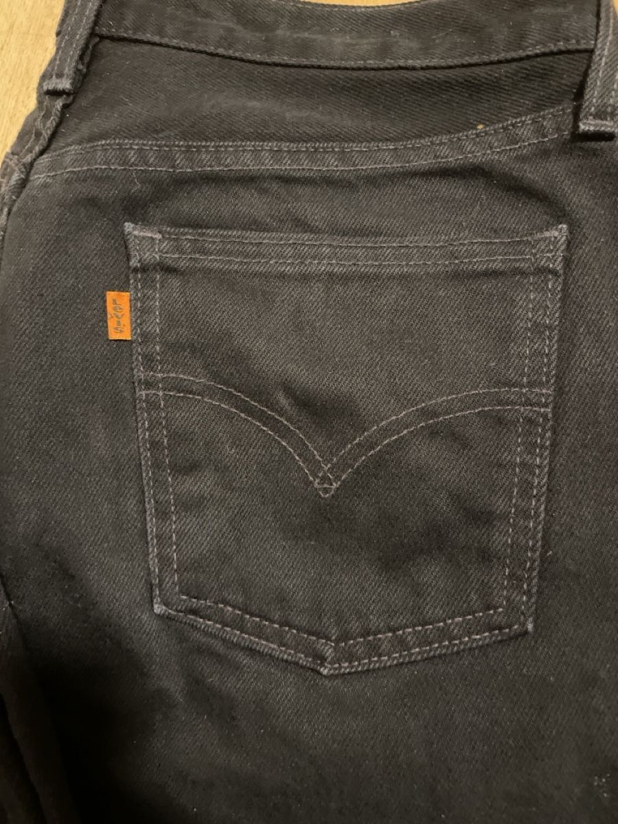 Levi's Jeans: Levi's Black Jeans, W31 L32, Essential! – Usato da Luzern venduto da san_6mzy 2