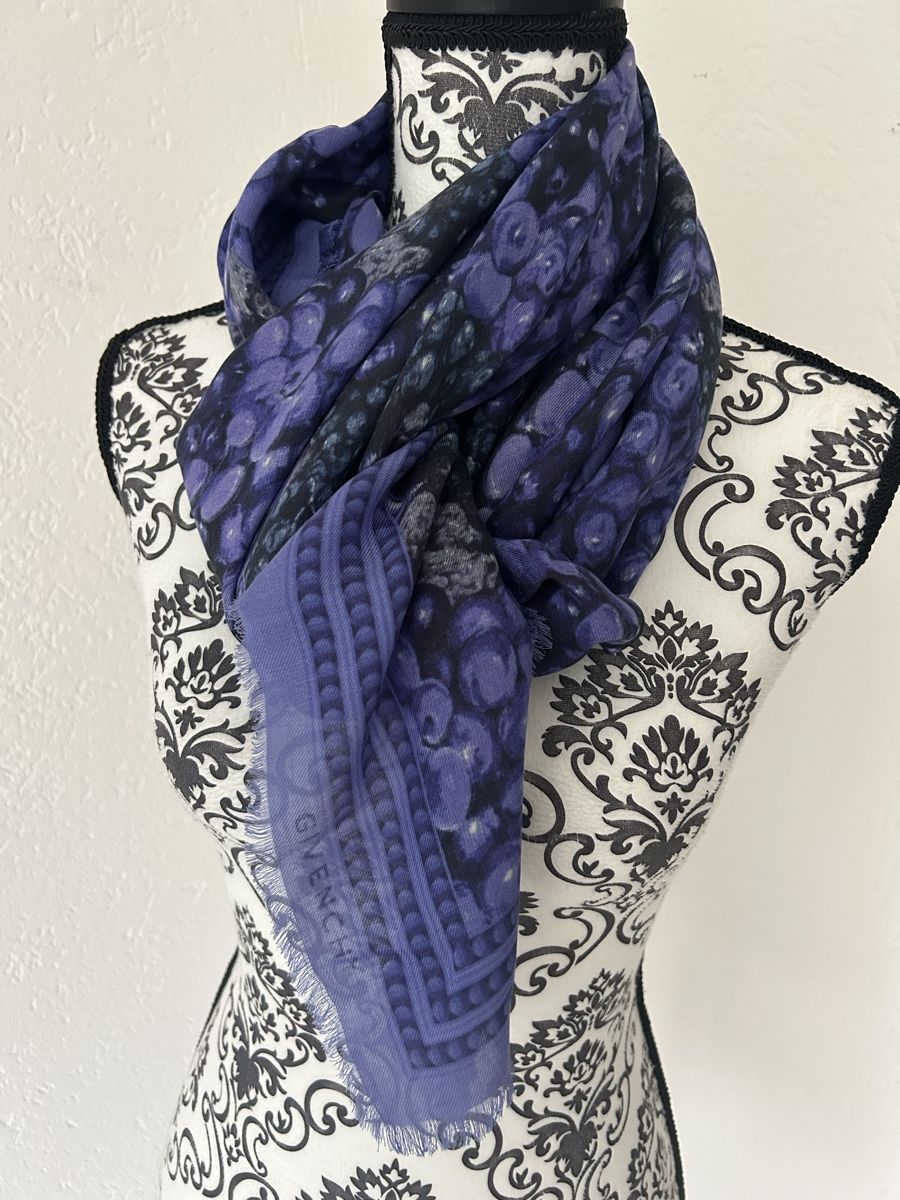 Givenchy Foulard & Sciarpe: Sciarpa Givenchy NEW! – Nuovo e nell'imballaggio originale da Locarno venduto da Matic04 1