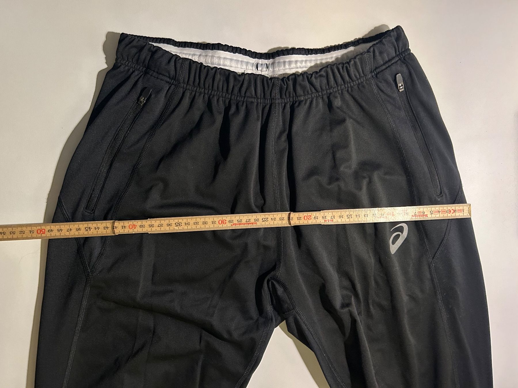 Pantaloni: Training de sport noir confortable – Usato da Delémont venduto da elena_neuhaus 4