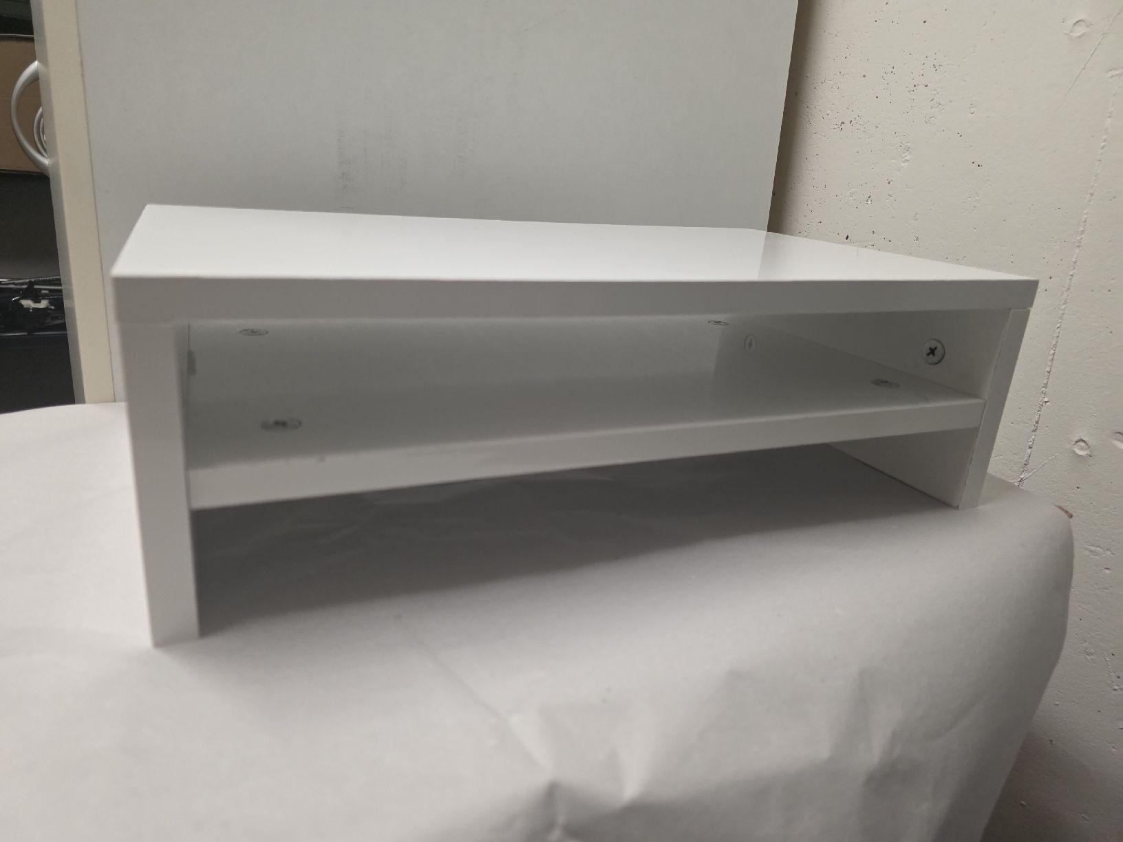 Staffa per monitor: Monitorerhöhung weiss 40 cm breit – Usato da Niederhasli venduto da 8155irae 1