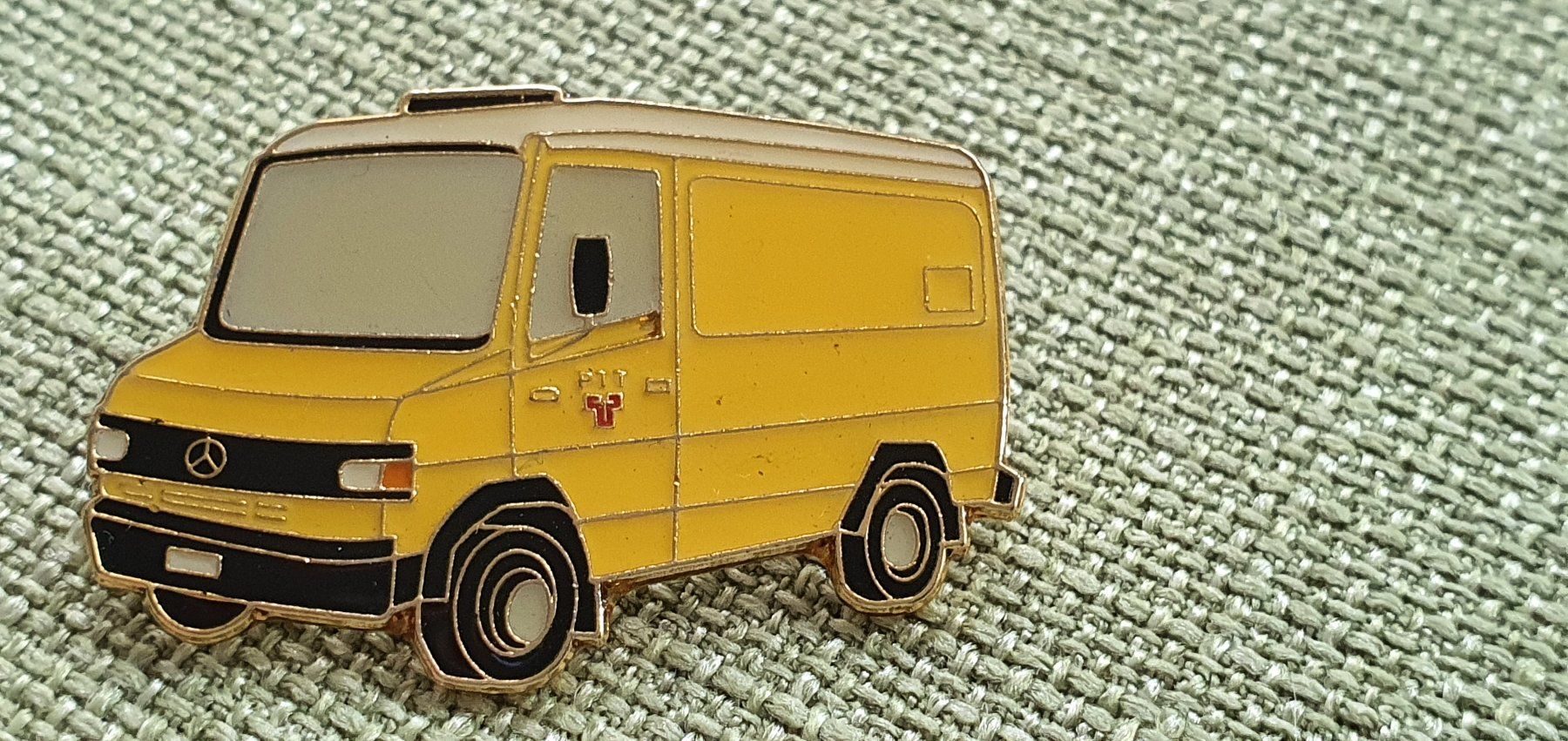 Placchette & Badge: O726 - Pin Die Post PTT Postauto Transporter Nr. 476 – Usato da Reinach BL venduto da Boston-Verkauf