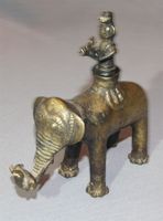 Bronze-Elefant mit bewaffnetem Reiter