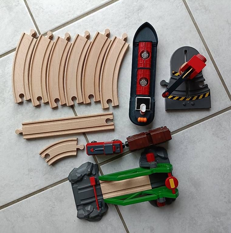 Brio Spielzeuge: BRIO Container-Hafen-Set (Modell 33061) – Gebraucht aus Münchenstein von Bouba3 2