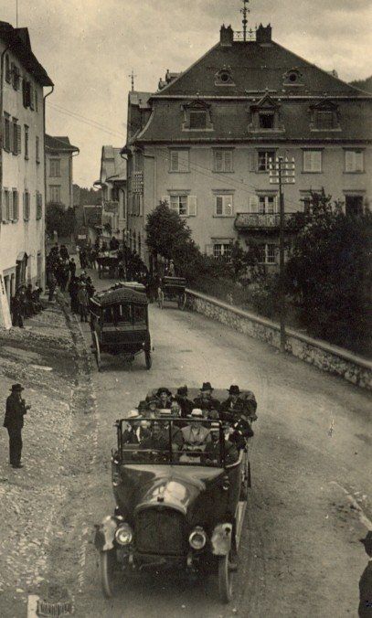 Cartoline postali: Disentis   GR   -   Dorfstrasse  mit POSTAUTO – Usato da Brig venduto da Valcards54 1