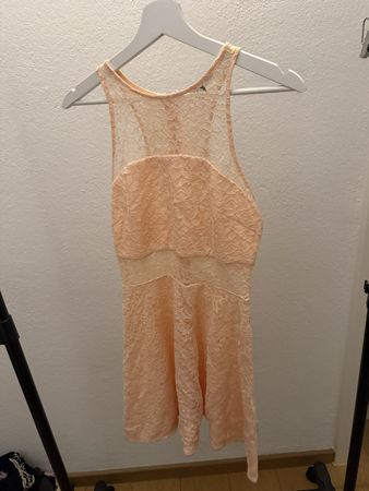 Kleid Tally Weijl aus Spitze in Pfirsich Grösse M neuwertig